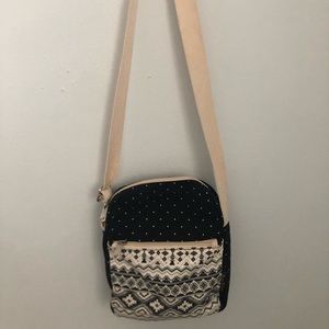 HiTop Fashion Black, Cream, and Green Purse
